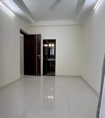 Room in 3 BHK Apartment at L And T Seawoods Residences, Seawoods – for Sale