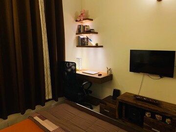 Room in 2 BHK Apartment at Prestige Lakeside Habitat, Varthur – for Sale