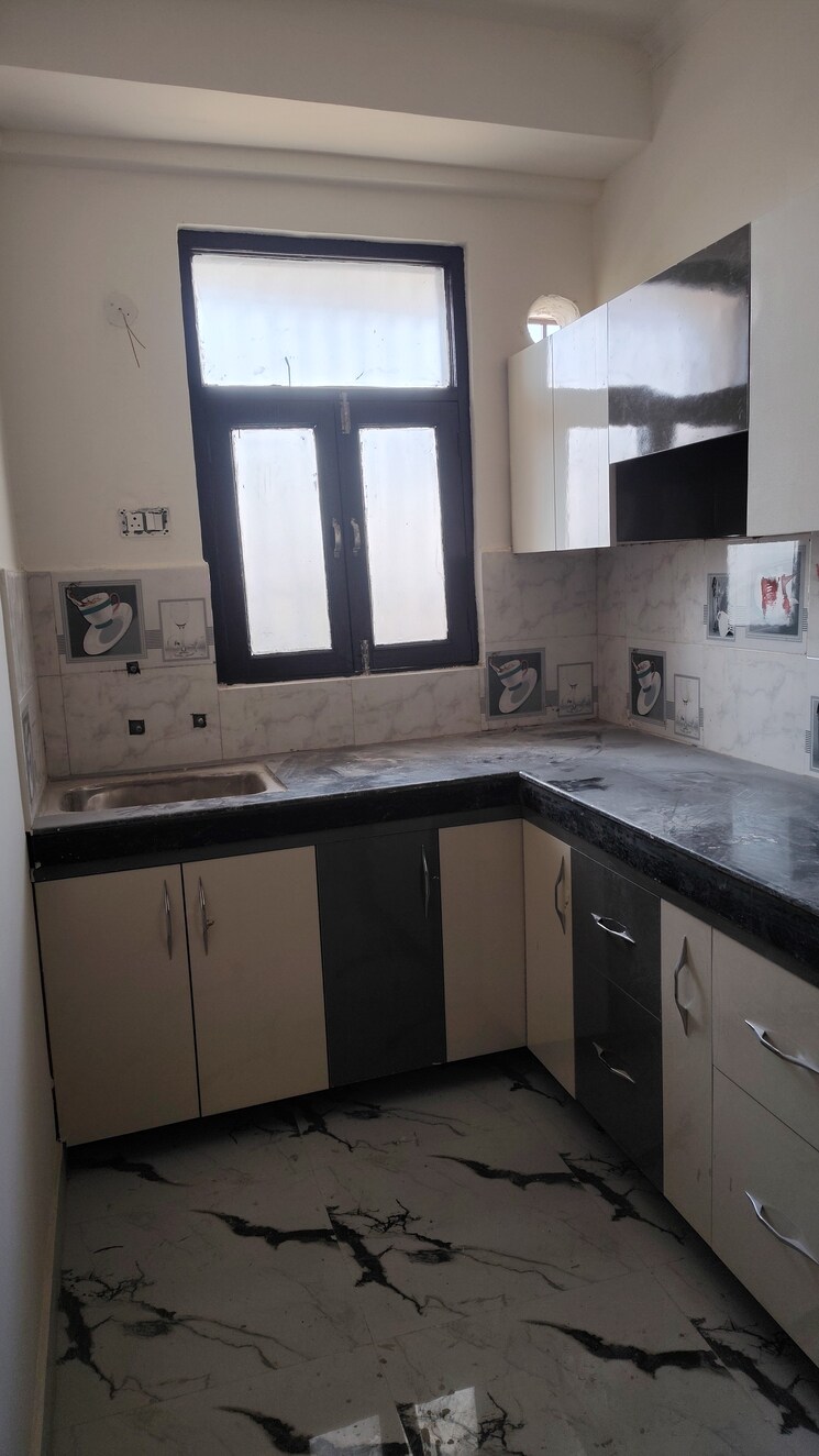 Kitchen, creators-gayatri-vatika 2 Bedroom 950 Sq.Ft. Builder Floor In Sector 123 Noida 7902624