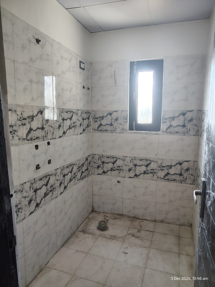 Bathroom, creators-gayatri-vatika 2 Bedroom 950 Sq.Ft. Builder Floor In Sector 123 Noida 7902624
