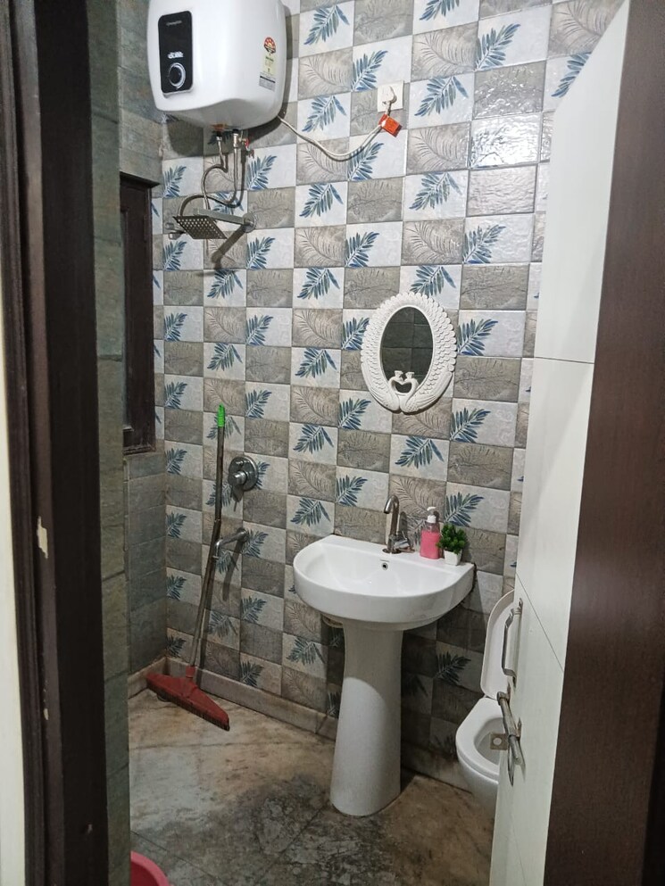 Bathroom, madhavpuram 4 Bedroom 170 Sq.Yd. Apartment In Madhavpuram Meerut 7902619