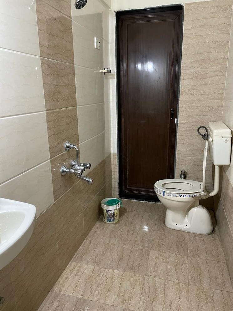 Bathroom, kharkar alley Pg For Girls In Kharkar Alley 7902557