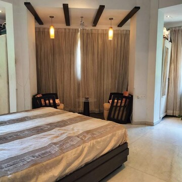 Bedroom in 4 BHK Apartment at Aalap CHS Hindu Colony, Hindu Colony – for Rent