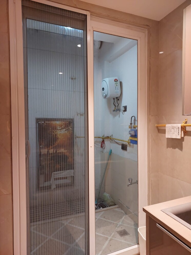 Bathroom, defence colony 4 Bedroom 267 Sq.Yd. Builder Floor In Defence Colony Delhi 7902684