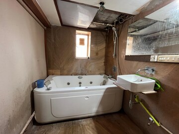 Attached Bathroom in 1 RK Apartment at Piccadilly 1 CHS, Goregaon East – for Rent
