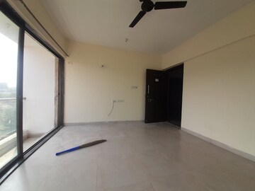 Room in 1 BHK Apartment at Conwood Astoria, Goregaon East – for Rent