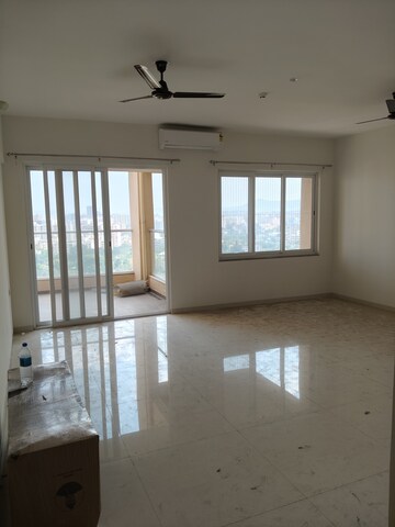 Room in 3 BHK Apartment at Kumar Princetown Royal, Undri – for Rent