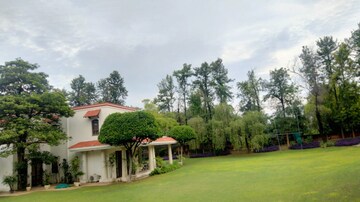 6+ BHK Villa – Exterior View View at Ghitorni - for Sale