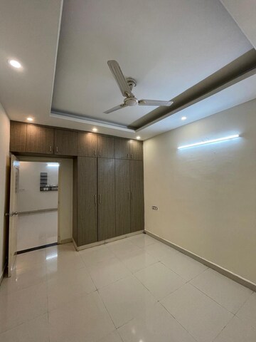 Room in 2 BHK Apartment at Sector 40 – for Rent