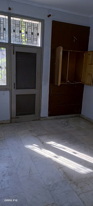 Master Bedroom in 3 BHK Apartment at Parsvnath Edens, Alpha Ii Greater Noida – for Rent