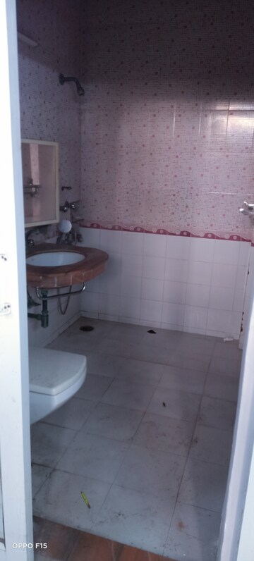Bathroom in 3 BHK Apartment at Parsvnath Edens, Alpha Ii Greater Noida – for Rent