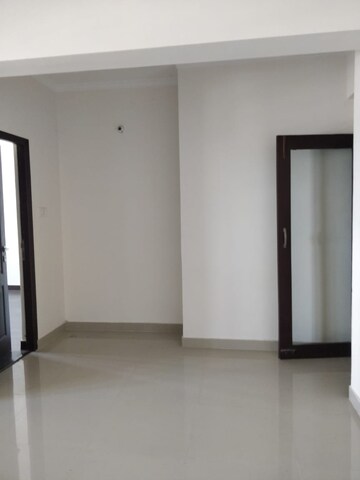 Room in 3 BHK Apartment at R.K. Park Ultima, Sitapur Road – for Rent