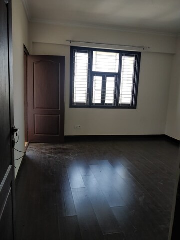 Room in 3 BHK Apartment at R.K. Park Ultima, Sitapur Road – for Rent