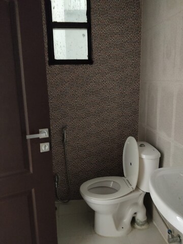 Bathroom in 3 BHK Apartment at R.K. Park Ultima, Sitapur Road – for Rent