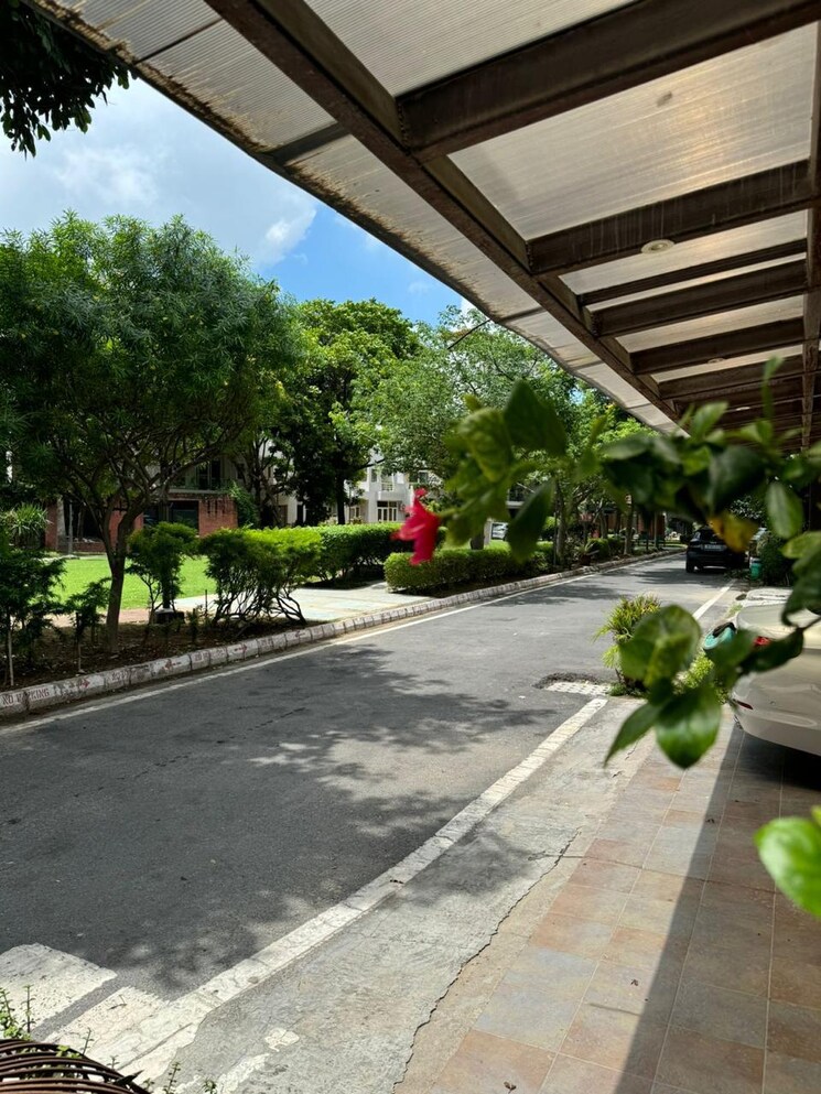 Garden, unitech-deerwood-chase 4 Bedroom 200 Sq.Yd. Villa In Nirvana Country Gurgaon 7903084