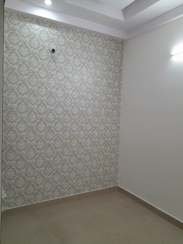 Room in 2 BHK Apartment at Gyan Khand ii – for Sale