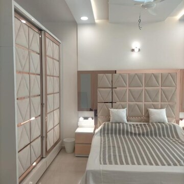Room in 3 BHK Apartment at Transcon Triumph Tower 2, Veera Desai Industrial Estate – for Rent