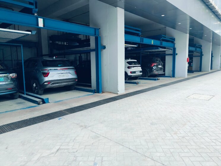  Parking, squarefeet-centura-square Commercial Office Space 630 Sq.Ft. In Wagle Industrial Estate Thane 7903269