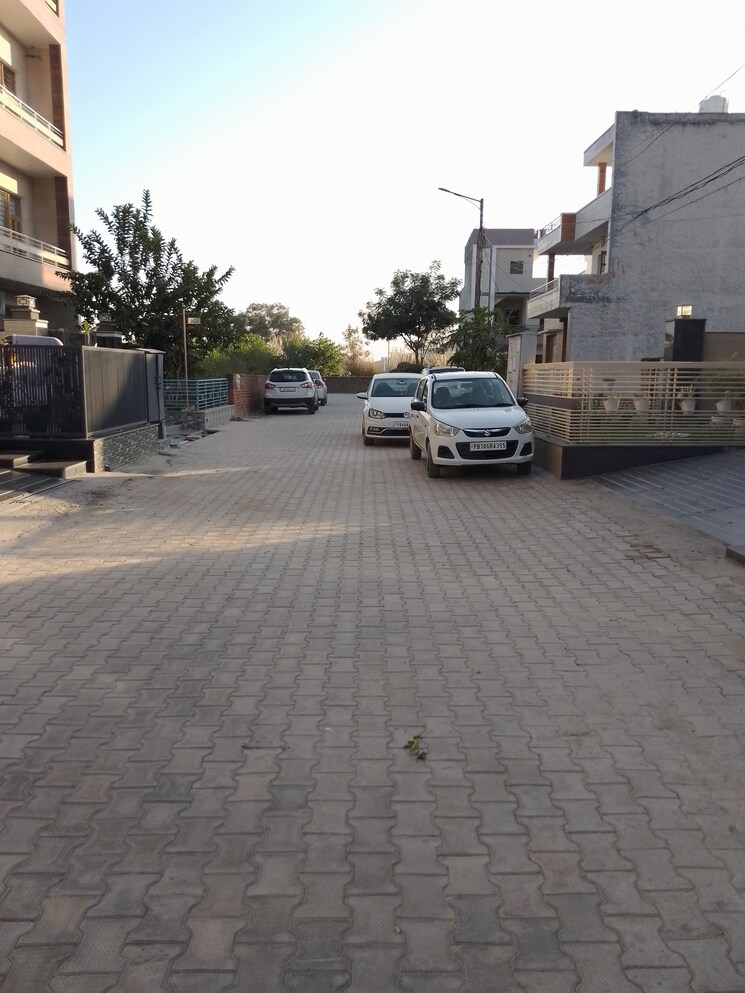  Parking, sector 123 5 Bedroom 250 Sq.Yd. Independent House In Sector 123 Mohali 7903266