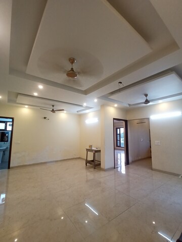 Room in 3 BHK Independent House at Sector 16 – for Rent