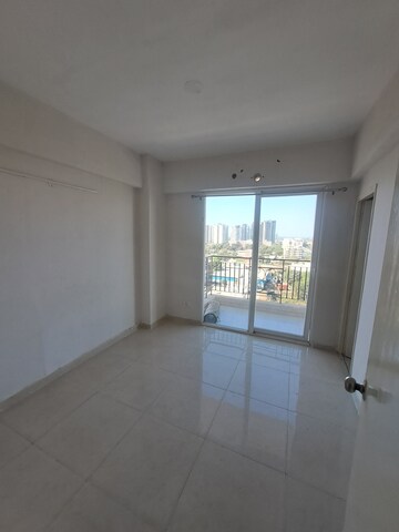 Room in 2 BHK Apartment at Signature Global The Millennia, Sector 37d – for Rent