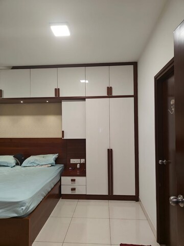 Room in 2 BHK Apartment at Puravankara Palm Beach, Hennur – for Rent
