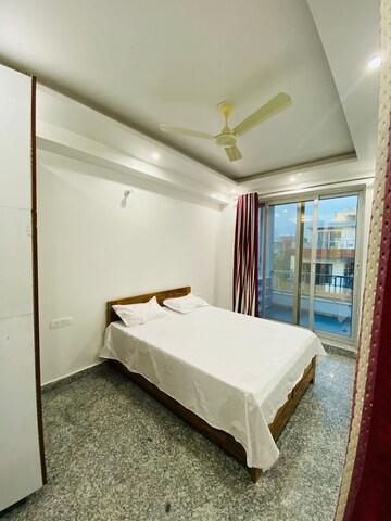Bedroom in 4 BHK Builder Floor at Sector 38 – for Rent