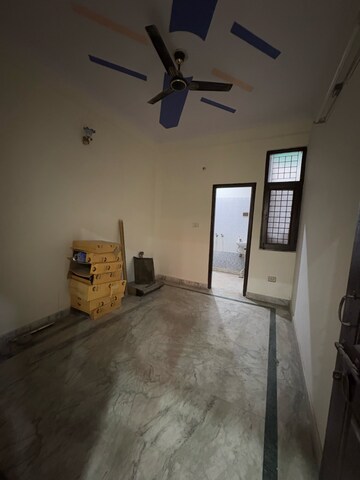 Room in 2 BHK Apartment at Shalimar Apartments Shalimar Garden, Shalimar Garden – for Rent