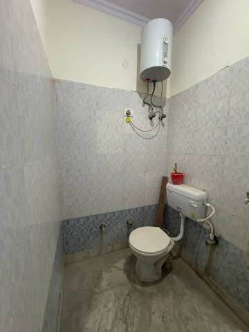 Bathroom in 2 BHK Apartment at Shalimar Apartments Shalimar Garden, Shalimar Garden – for Rent