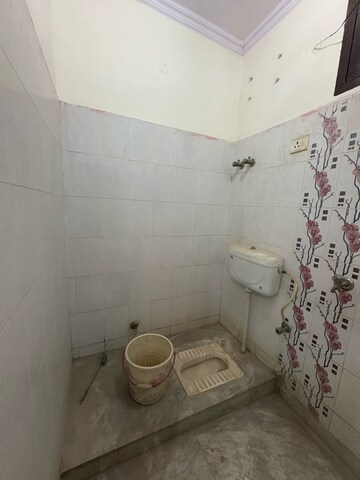Bathroom in 2 BHK Apartment at Shalimar Apartments Shalimar Garden, Shalimar Garden – for Rent