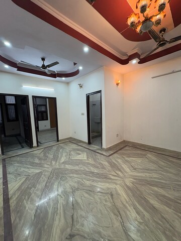Bedroom in 2 BHK Apartment at Shalimar Apartments Shalimar Garden, Shalimar Garden – for Rent