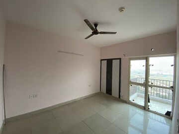 Room in 3.5 BHK Villa at AKJ Novel Valley, Sector 16b Greater Noida – for Rent