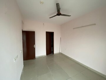 Room in 3.5 BHK Villa at AKJ Novel Valley, Sector 16b Greater Noida – for Rent