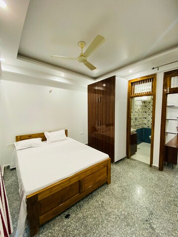 Master Bedroom in 4 BHK Builder Floor at Sector 38 – for Rent