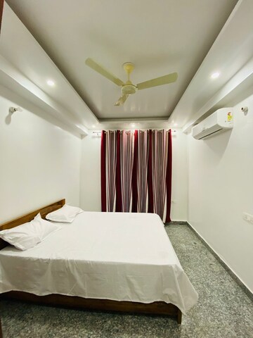 Master Bedroom in 4 BHK Builder Floor at Sector 38 – for Rent
