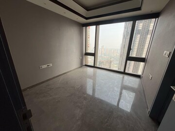 Room in 4 BHK Apartment at Lodha Trump Tower, Worli – for Rent