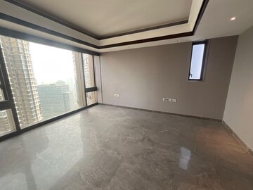 Room in 4 BHK Apartment at Lodha Trump Tower, Worli – for Rent