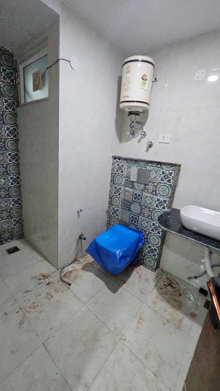 Attached Bathroom, mayur vihar phase 1 2 Bedroom 879 Sq.Ft. Apartment In Mayur Vihar Phase 1 Delhi 7904057