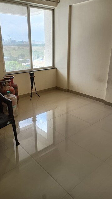 Room in 2 BHK Apartment at Vedant Kingston Aura, Hadapsar – for Rent