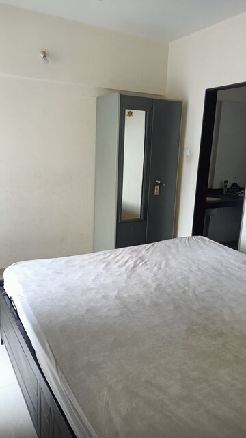Room in 2 BHK Apartment at Vedant Kingston Aura, Hadapsar – for Rent