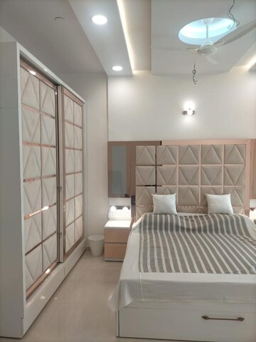 Room in 3 BHK Apartment at Andheri West – for Rent
