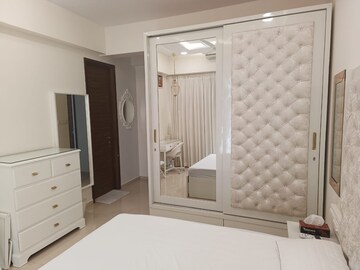 Room in 3 BHK Apartment at Andheri West – for Rent
