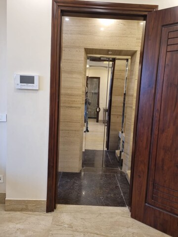 Building Lobby in 3 BHK Builder Floor at Sector 38 – for Rent