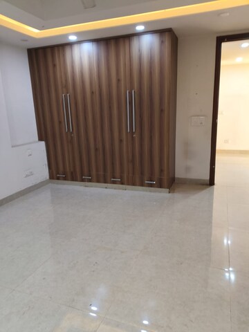 Room in 3 BHK Builder Floor at Signature Global City, Sector 37d – for Sale