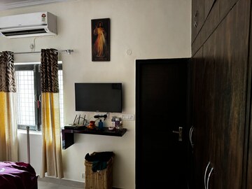 Room in 4 BHK Apartment at Munirka – for Sale