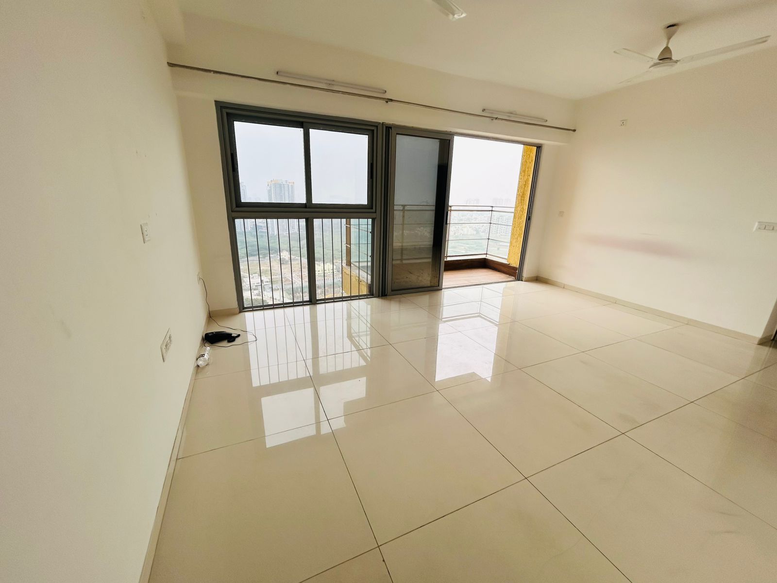 3.5 BHK Apartment For Sale in Amanora Adreno Towers