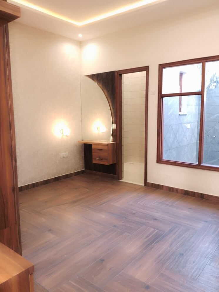 Room, sector 125 4 Bedroom 128 Sq.Yd. Independent House In Sector 125 Mohali 7904550