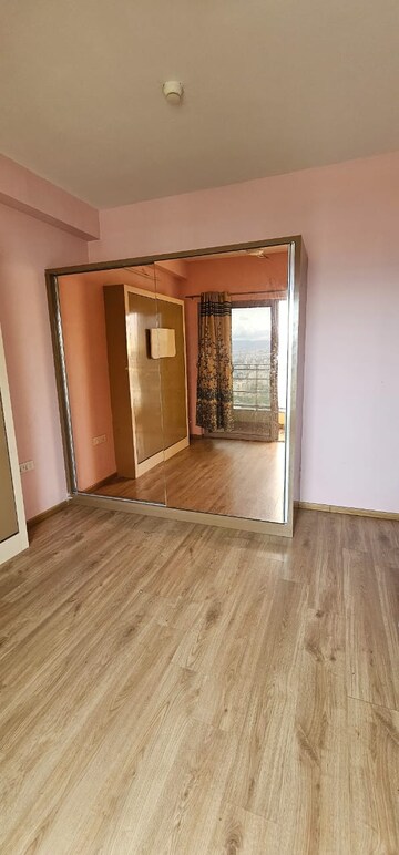 Room in 4 BHK Apartment at Amanora Adreno Towers, Hadapsar – for Sale