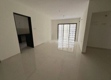 Room in 1 BHK Apartment at Raunak Unnathi Woods Phase 7 A And B, Ghodbunder Road – for Rent