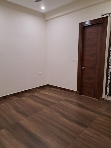 Room in 3 BHK Builder Floor at Dehradun Cantt – for Rent